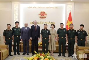 ພົນເອກ ຟານວັນຢາງ ຕ້ອນຮັບ ທູດ ອາກເມນີ ປະຈໍາ ຫວຽດນາມ